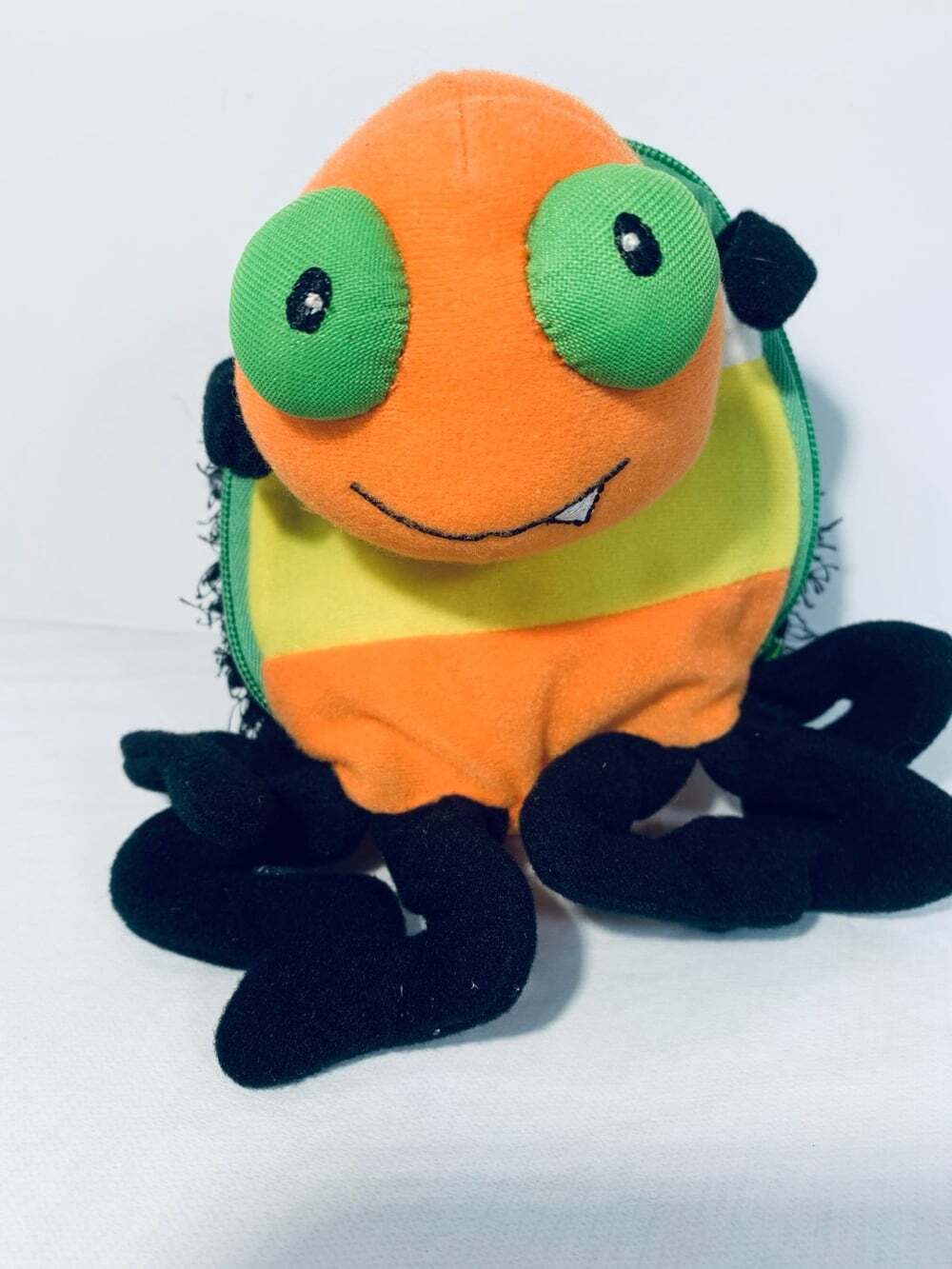 Hallmark Love’em Bug’em Halloween Spider Plush Zippered Gift Bag Stuffed Toy 9”